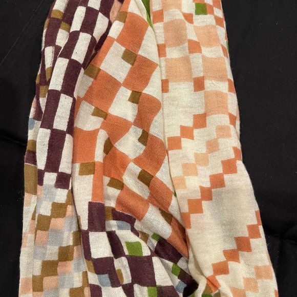 Infinity Patterned Scarf - Picture 2 of 4